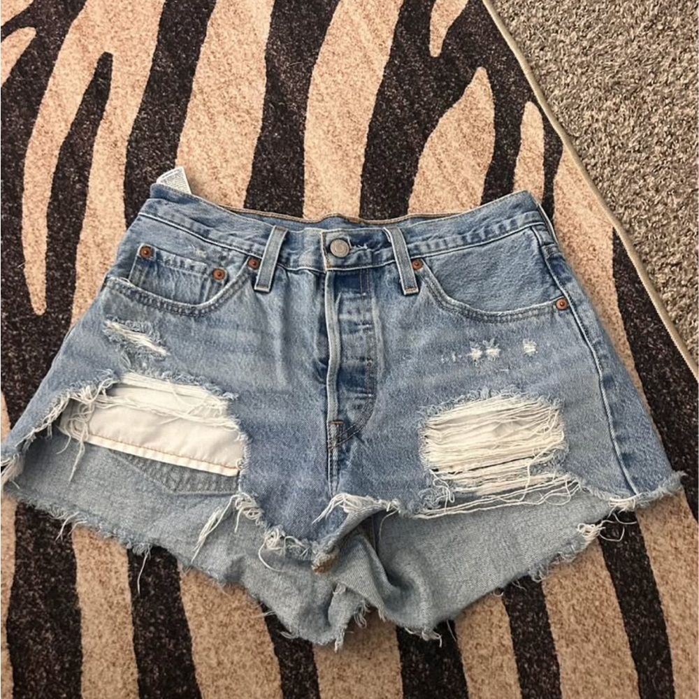Levi’s 501 size 28 Distressed Denim Women Shorts